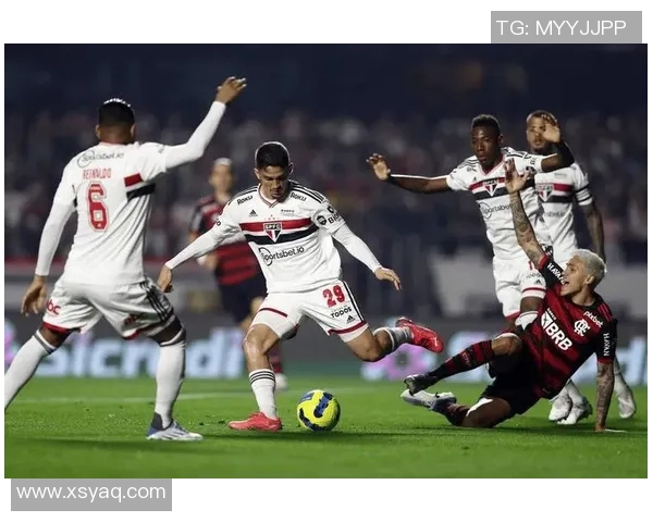 维多利亚与科林蒂安的精彩对决揭示足球战术与团队合作的魅力 维多利亚与科林蒂安的精彩对决揭示足球战术与团队合作的魅力