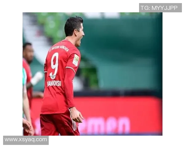 莱万状态火热欧冠赛场大放异彩10场打入12球领跑射手榜