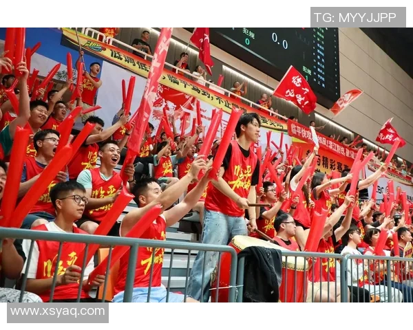 大巴黎与里昂激战正酣比分悬念迭起球迷热情高涨 大巴黎与里昂激战正酣比分悬念迭起球迷热情高涨