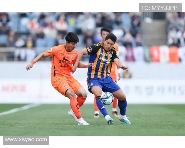 蔚山现代与济州联激战正酣比分胶着精彩瞬间回顾