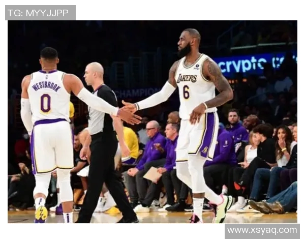 鹈鹕与湖人激战正酣双方争夺季后赛席位的关键对决分析